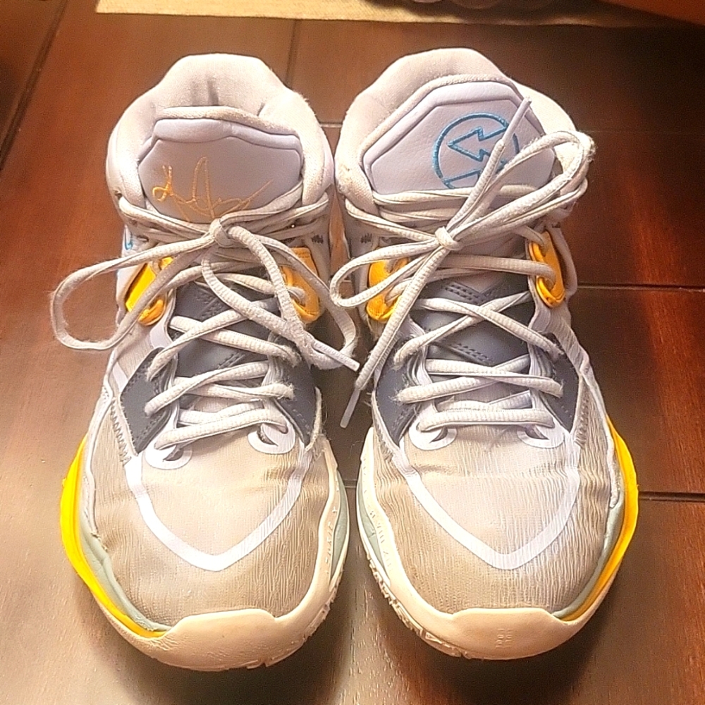 Womens size 8 Nike Kyrie- high top Basketball shoes.
